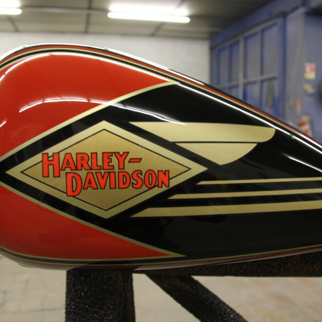 photo moto carrosserie harley davidson peinture reservoir